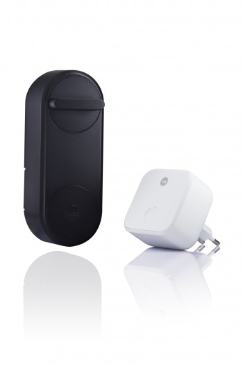 Smartes Türschloss Linus mit WLAN-Bridge (Bild: Yale)